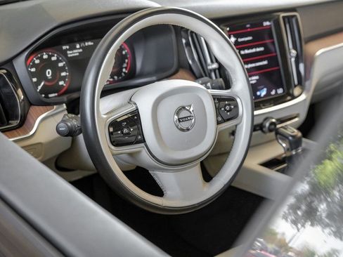 Used 2021 Volvo S60 T5 Momentum image 13