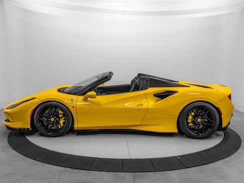 Certified 2021 Ferrari F8 Tributo RWD image 3