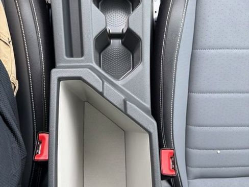 New 2026 Volkswagen Jetta SE FWD image 13