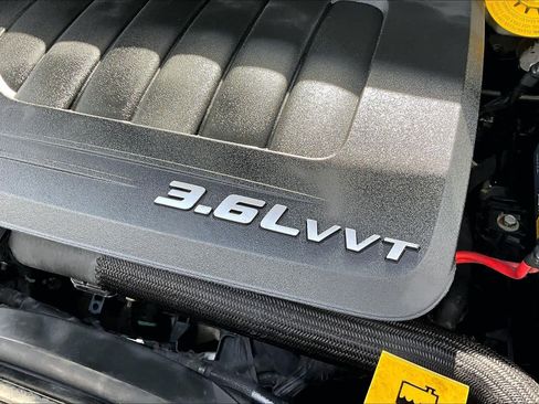 Used 2017 Dodge Grand Caravan SXT image 32