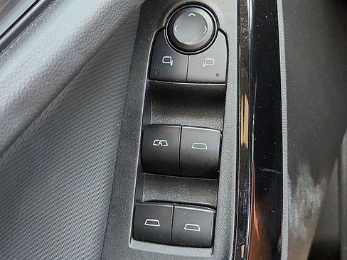 Used 2025 Chevrolet Equinox LT AWD/4WD image 10