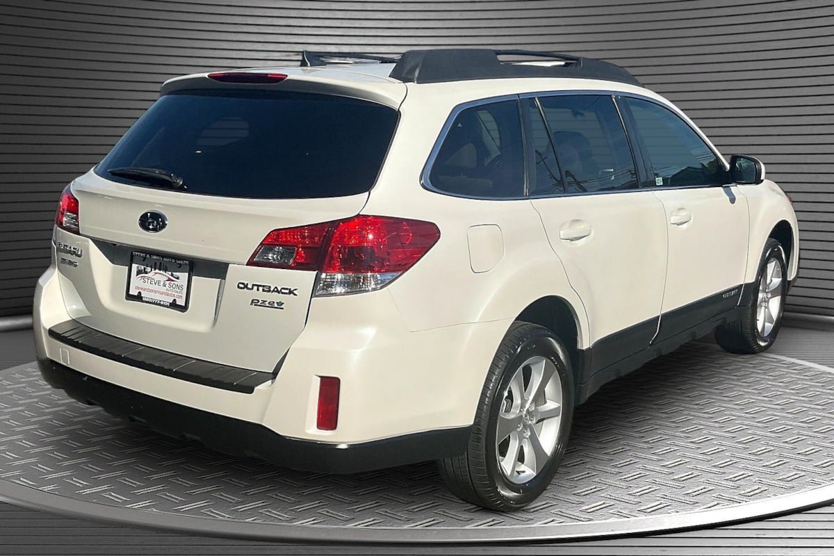 Used 2014 Subaru Outback 2.5i Limited w/ Moonroof Package AWD/4WD image 6