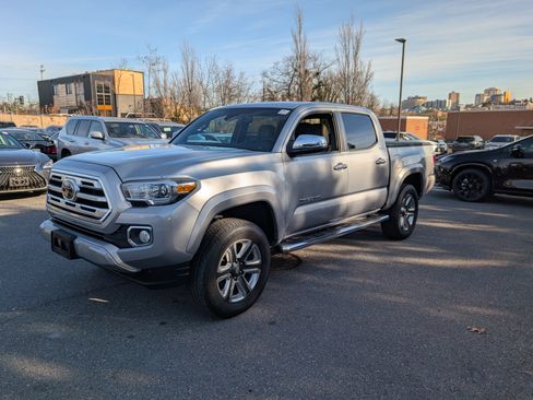 Used 2019 Toyota Tacoma Limited image 7