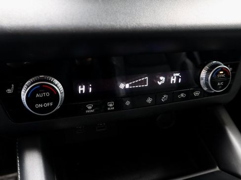 Used 2023 Mitsubishi Outlander SE image 34