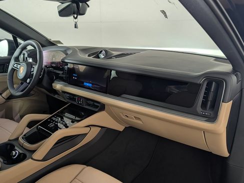New 2026 Porsche Cayenne Coupe AWD/4WD image 20