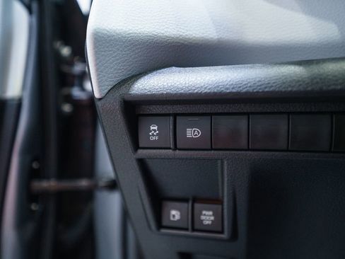 Certified 2026 Toyota Sienna LE FWD image 23