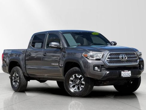 Used 2017 Toyota Tacoma TRD Off-Road image 1