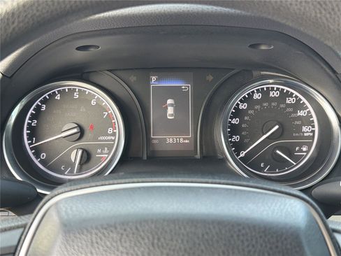 Used 2018 Toyota Camry LE FWD image 25