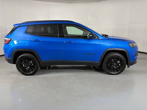 New 2026 Jeep Compass Latitude w/ Sun and Sound Group AWD/4WD image 9