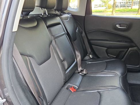 Used 2018 Jeep Compass Latitude w/ Popular Equipment Group AWD/4WD image 28