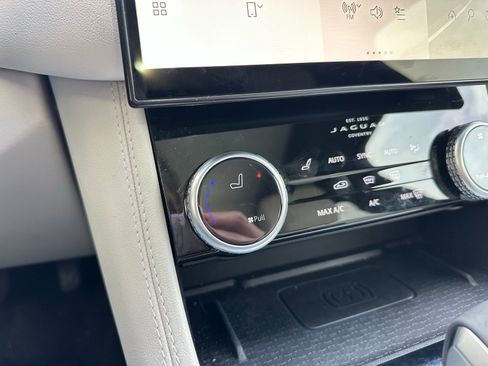 Used 2024 Jaguar F-PACE R-Dynamic S image 18