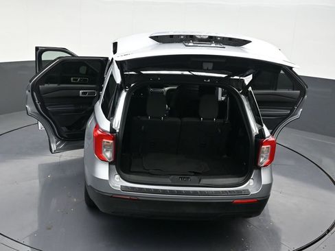 Used 2020 Ford Explorer XLT image 37