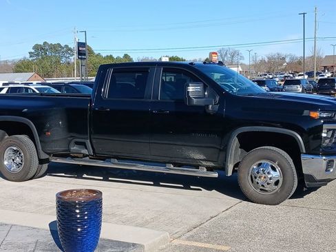 Used 2024 Chevrolet Silverado 3500 LT w/ LPO, Dark Essentials Package image 4