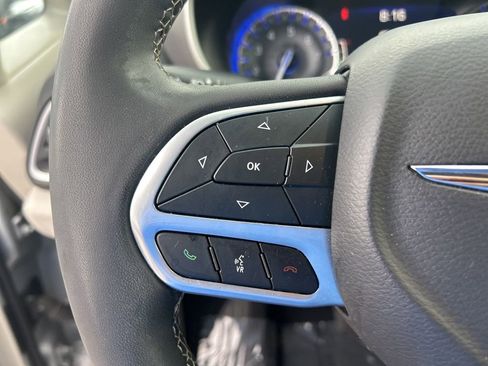 Certified 2023 Chrysler Pacifica Touring-L image 45