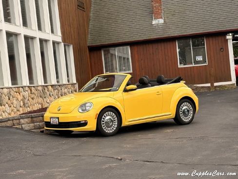 Used 2015 Volkswagen Beetle 1.8T FWD image 2