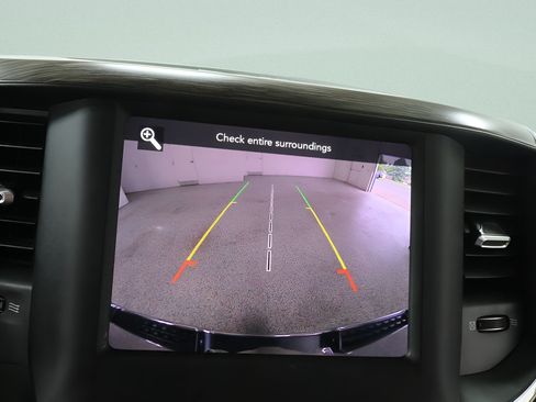 Used 2019 RAM 1500 Laramie AWD/4WD image 12