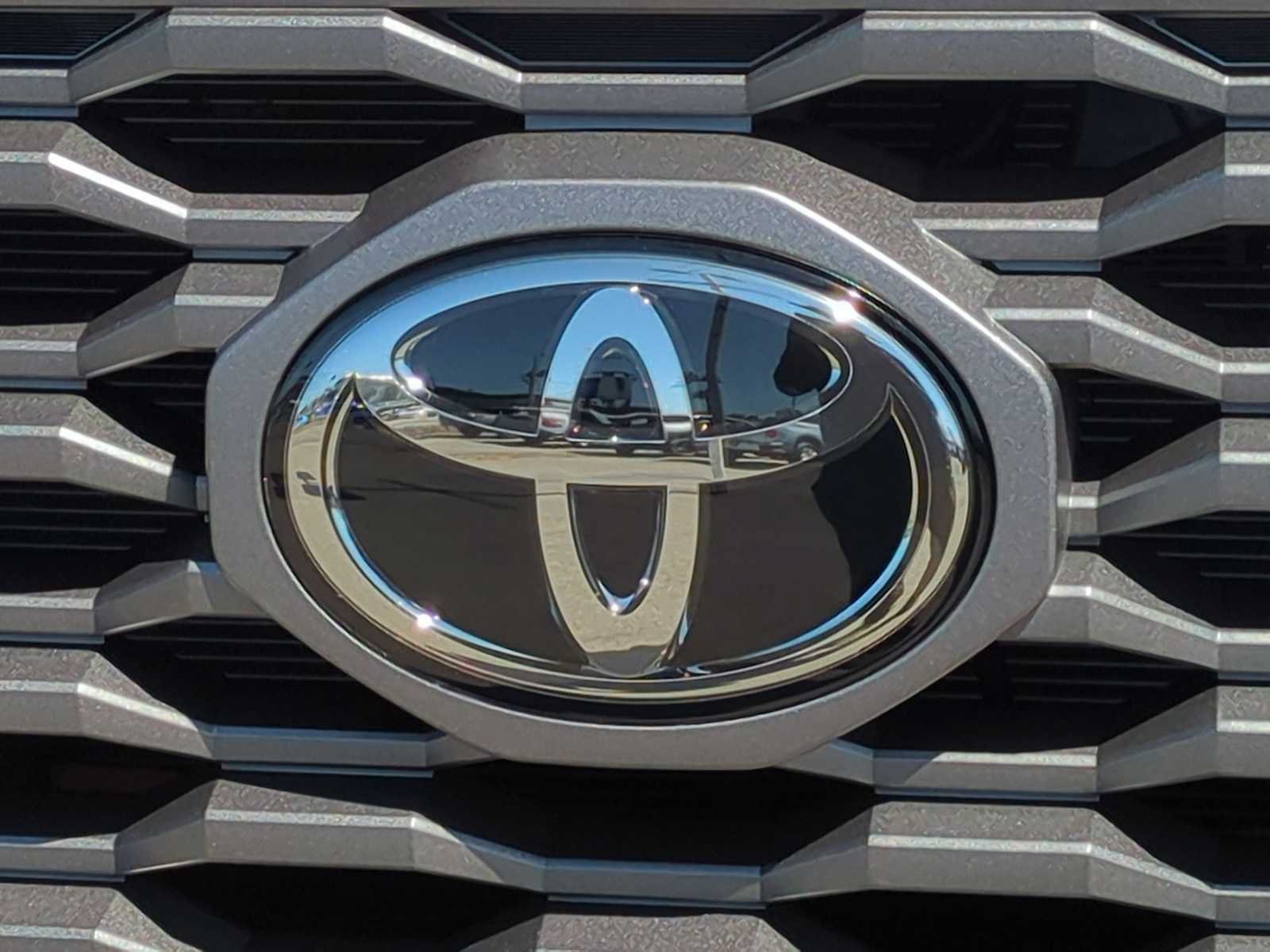 Used 2022 Toyota Tacoma TRD Sport w/ TRD Premium Sport Package RWD image 8