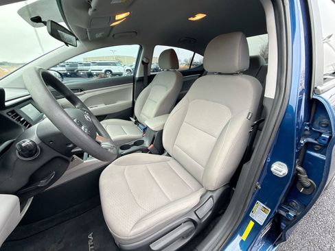 Used 2019 Hyundai Elantra SE image 12