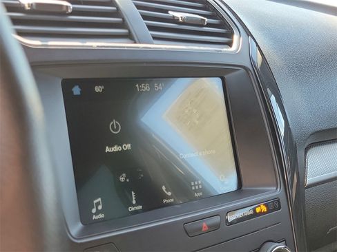 Used 2018 Ford Explorer XLT w/ Equipment Group 202A image 28