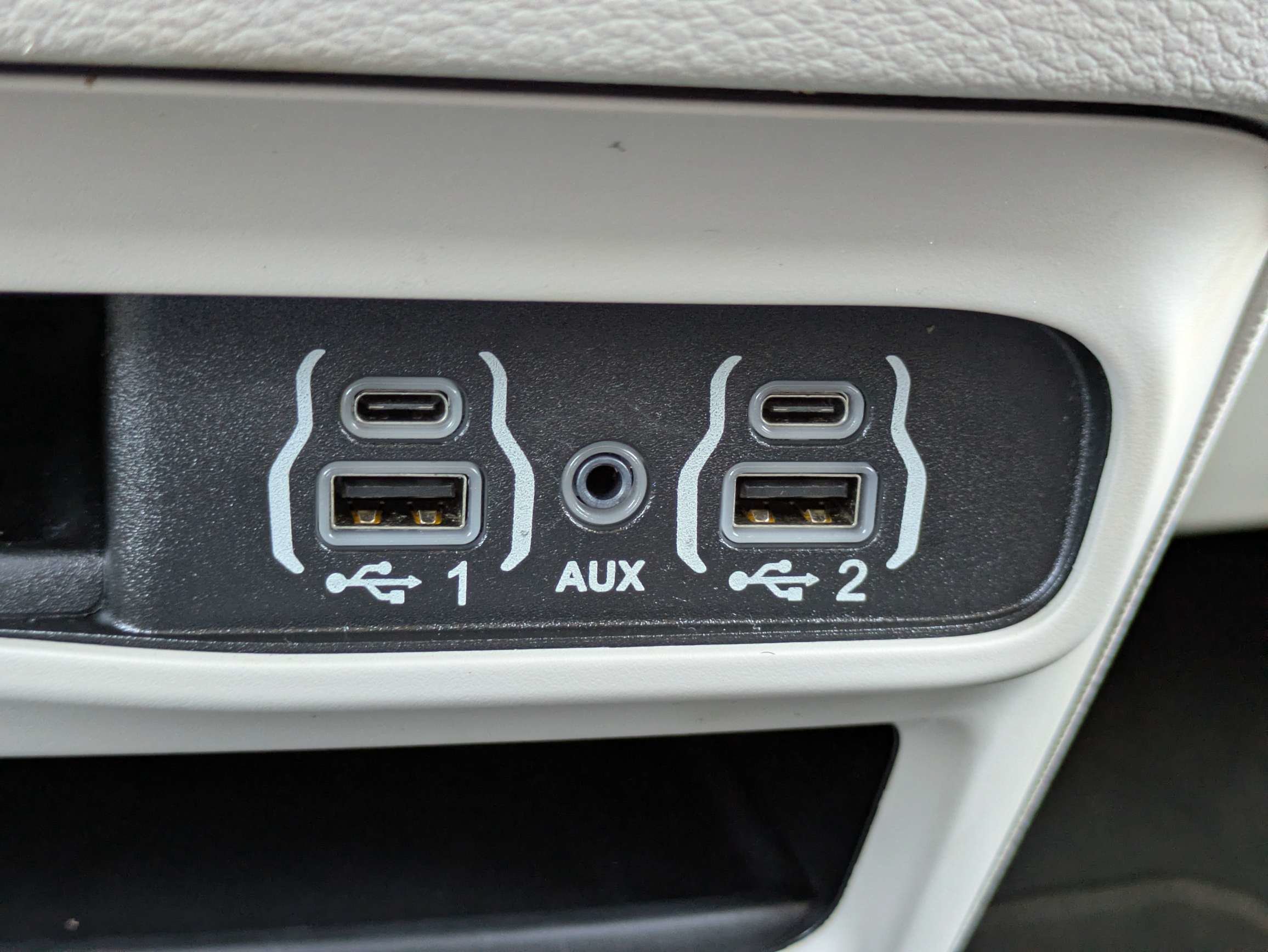 Used 2024 Chrysler Pacifica Touring-L FWD image 25