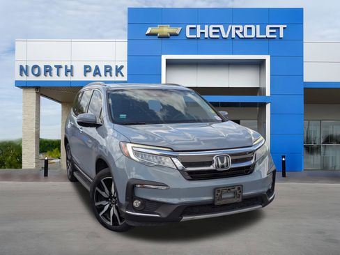 Used 2022 Honda Pilot Touring image 1