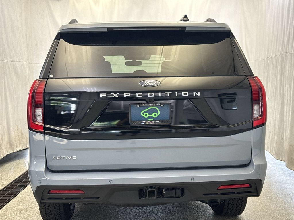 Used 2025 Ford Expedition Active AWD/4WD image 6