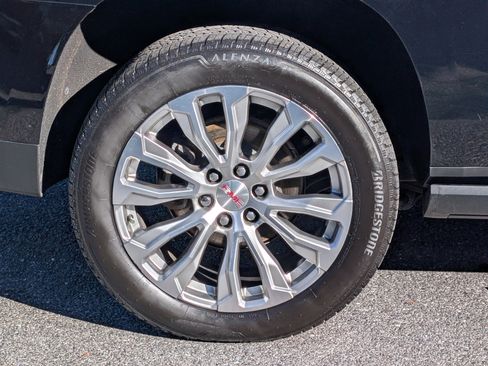 Used 2023 GMC Yukon XL Denali w/ Denali Reserve Package image 10