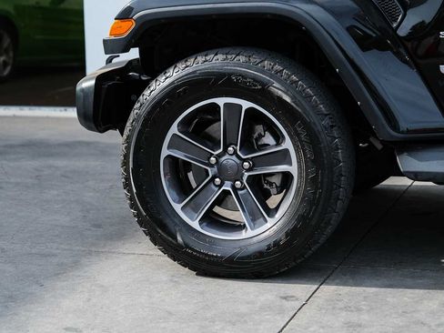 Used 2023 Jeep Wrangler Unlimited Sahara AWD/4WD image 16
