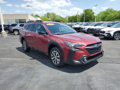 Certified 2025 Subaru Outback Premium w/ Popular Package #1 AWD/4WD image 4