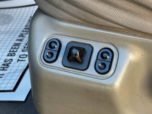 Used 2005 Ford Excursion XLT image 21