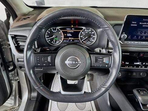 Used 2023 Nissan Rogue SV w/ SV Premium Package image 11