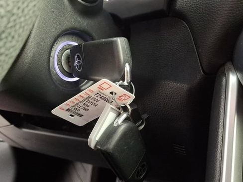 Used 2020 Toyota RAV4 LE FWD image 28