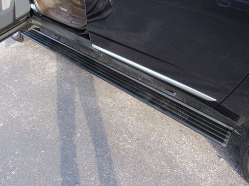 Used 2023 GMC Yukon XL Denali w/ Advanced Technology Package image 8