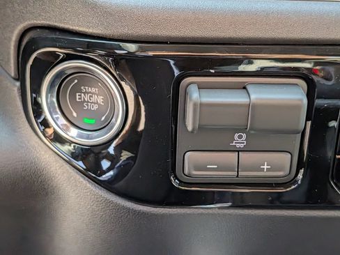 New 2026 GMC Sierra 1500 SLT AWD/4WD image 17