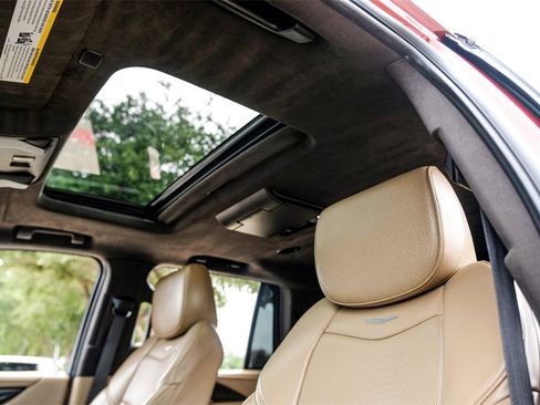 Used 2019 Cadillac Escalade Platinum image 4