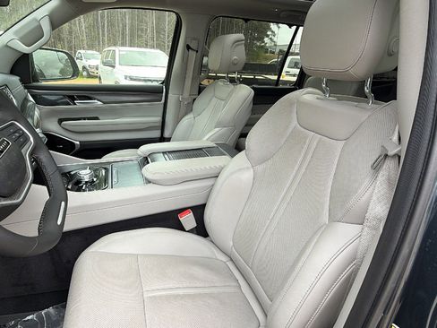 Used 2024 Jeep Wagoneer Series III w/ Premium Group I image 17