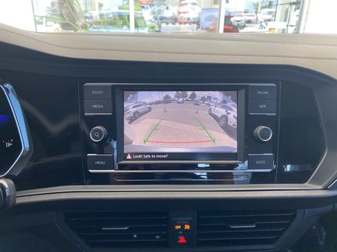 Used 2022 Volkswagen Jetta SE FWD image 4