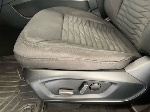 Used 2020 Ford Explorer XLT w/ Comfort Package AWD/4WD image 12