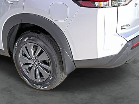 Certified 2025 Nissan Pathfinder S image 9