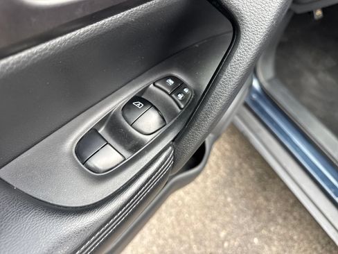 Used 2016 Nissan Rogue SV FWD image 11