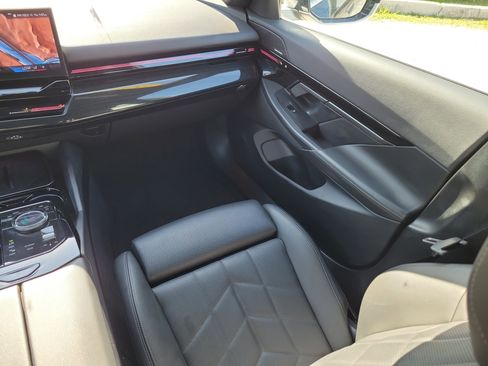 Used 2024 BMW 530i w/ Premium Package RWD image 12