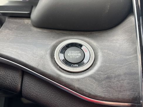 Used 2022 Jeep Grand Cherokee Overland AWD/4WD image 16