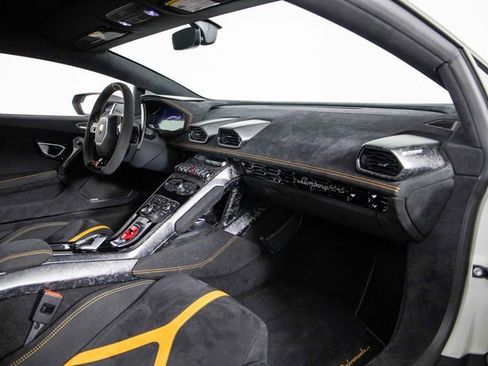 Used 2018 Lamborghini Huracan Performante image 22