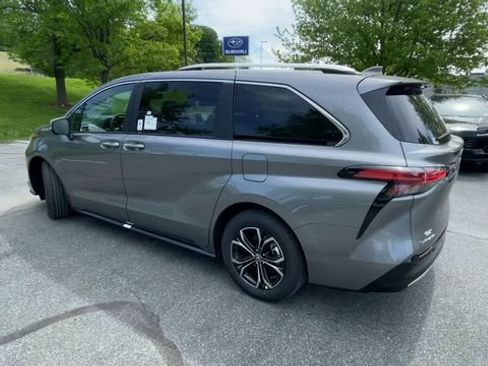 New 2026 Toyota Sienna Platinum AWD/4WD image 6