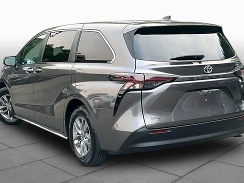 Certified 2023 Toyota Sienna XLE AWD/4WD image 12