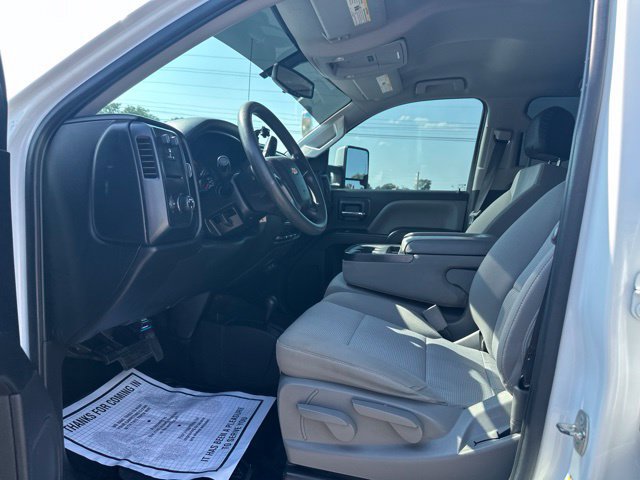 Used 2018 Chevrolet Silverado 1500 Custom w/ Custom Value Package AWD/4WD image 34