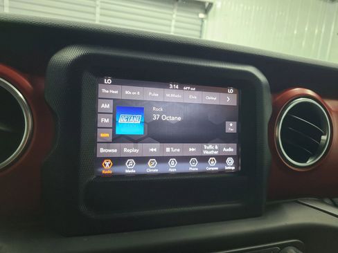 Used 2018 Jeep Wrangler Unlimited Rubicon AWD/4WD image 30