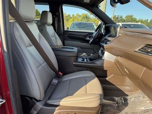 Used 2021 GMC Yukon SLT w/ SLT Premium Package image 8