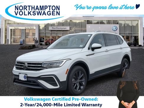 Used 2022 Volkswagen Tiguan SE w/ Panoramic Sunroof Package image 1