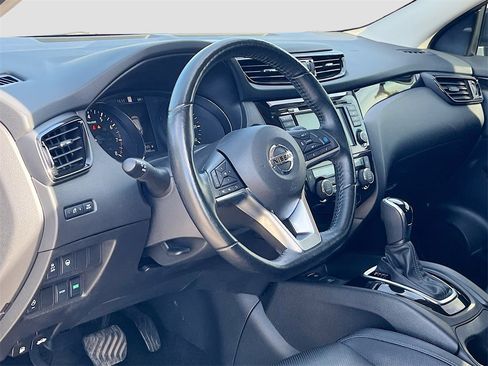 Used 2021 Nissan Rogue Sport SL w/ Premium Package image 9